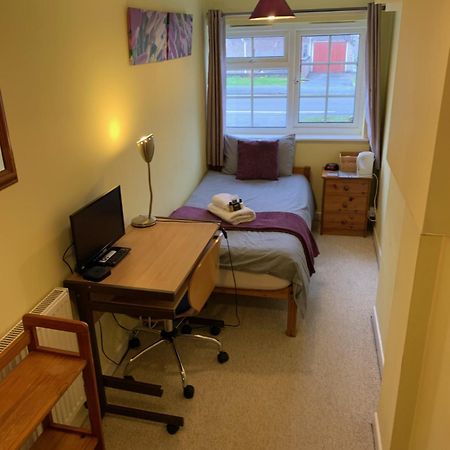The Holly Tree Bed & Breakfast CBG Екстериор снимка