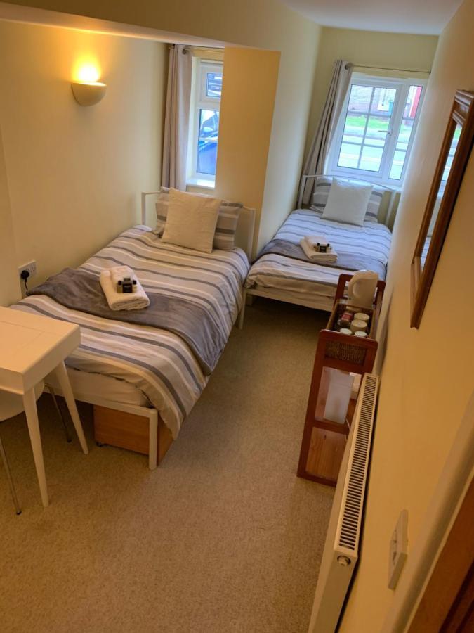 The Holly Tree Bed & Breakfast CBG Екстериор снимка